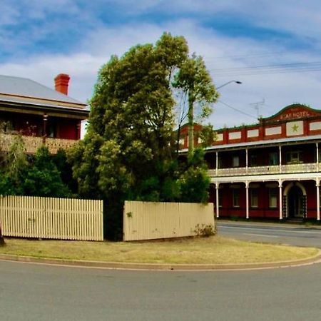 Historic Star Lodge And Station Masters House Narrandera Eksteriør billede