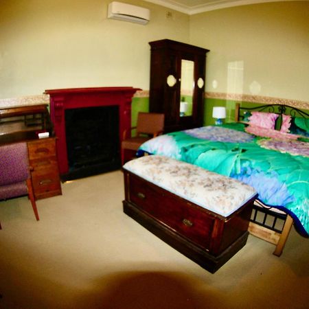 Historic Star Lodge And Station Masters House Narrandera Eksteriør billede