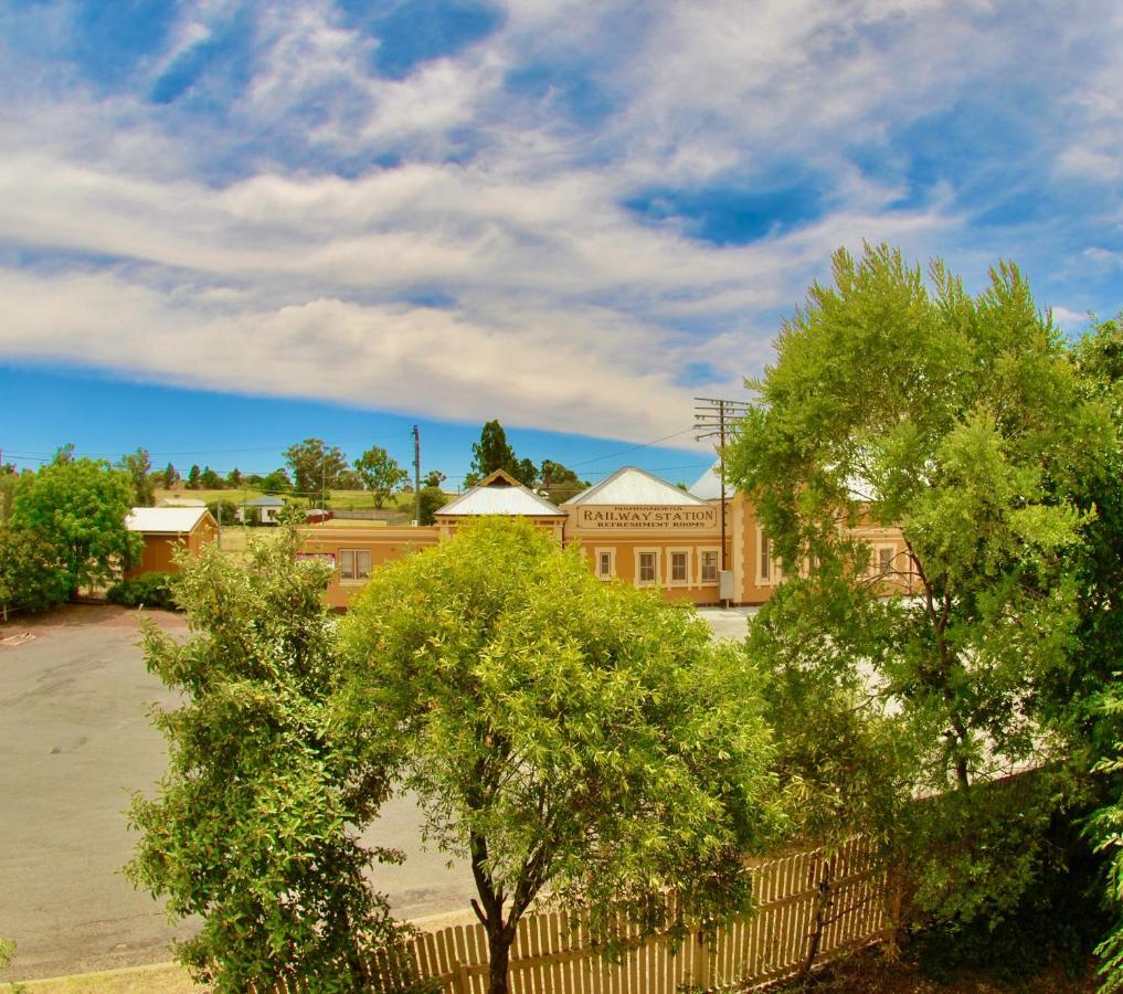 Historic Star Lodge And Station Masters House Narrandera Eksteriør billede
