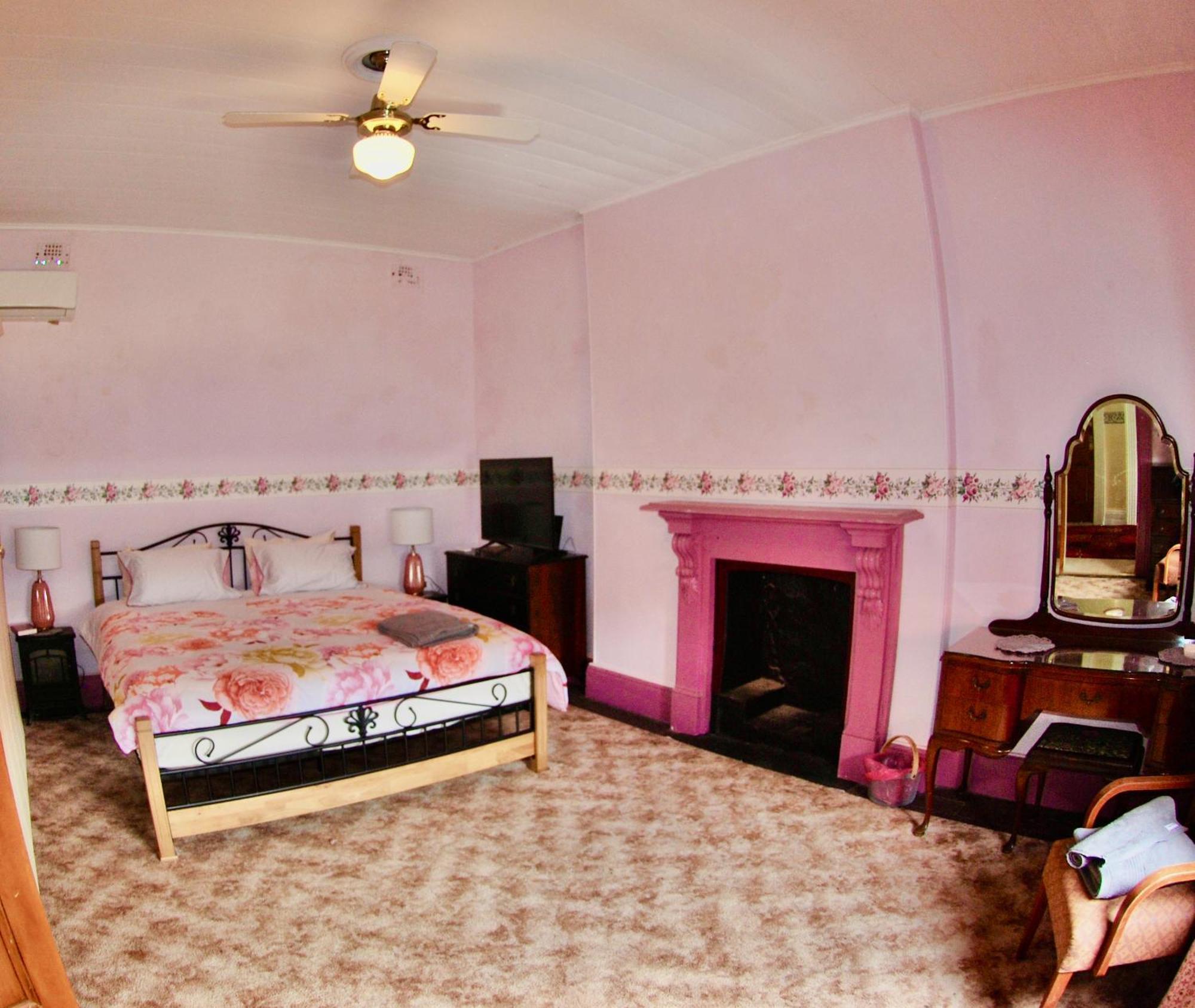 Historic Star Lodge And Station Masters House Narrandera Værelse billede